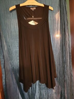 Alisha D Black Flowing Tunic Top  Beautiful Horizontal Bling Back Zipper NWT